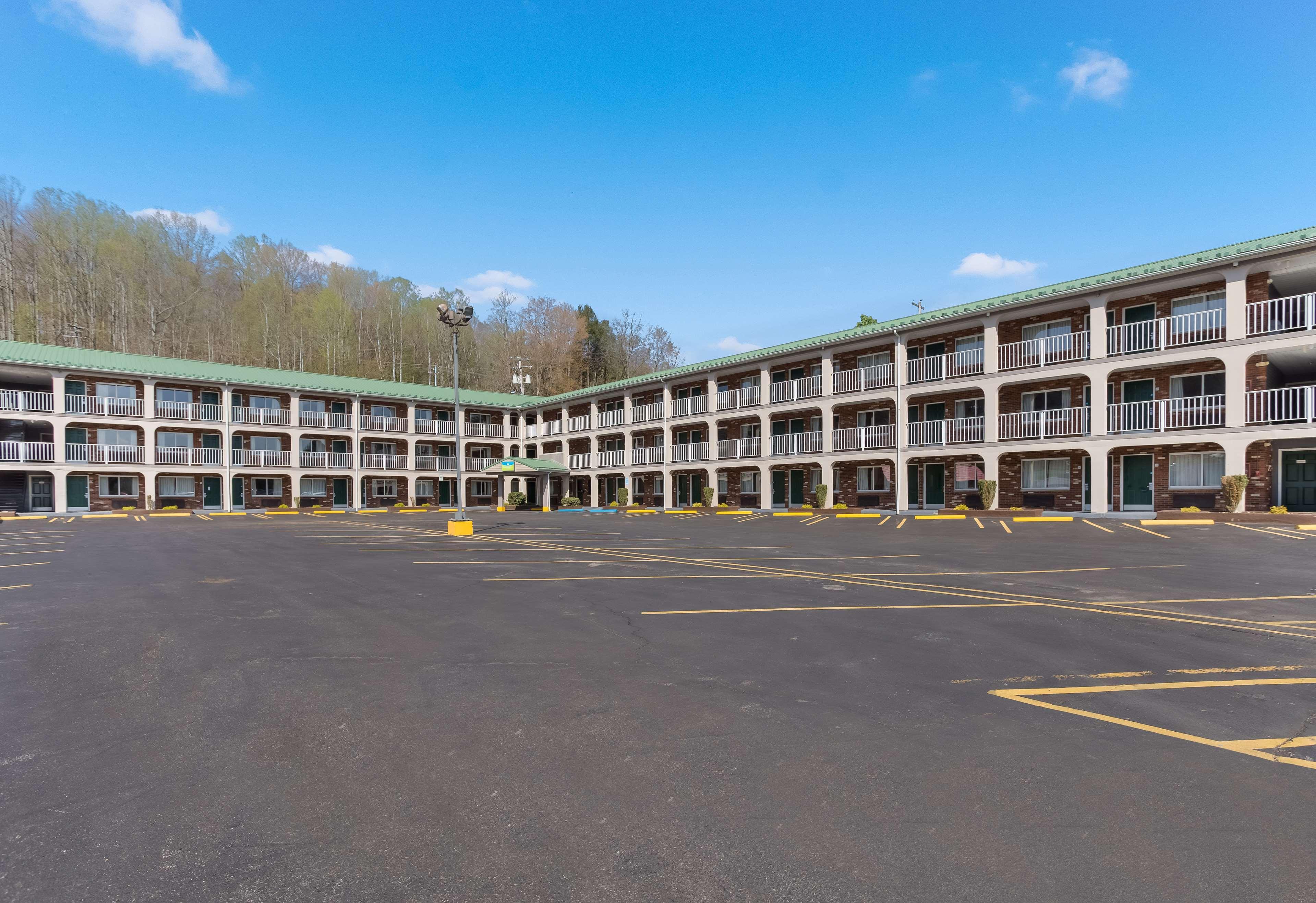 Surestay Hotel By Best Western Summersville Esterno foto